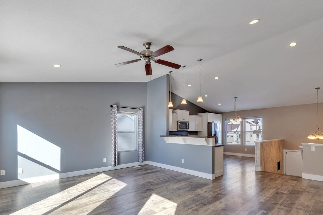 121 Foxtail - Photo 3 of 18