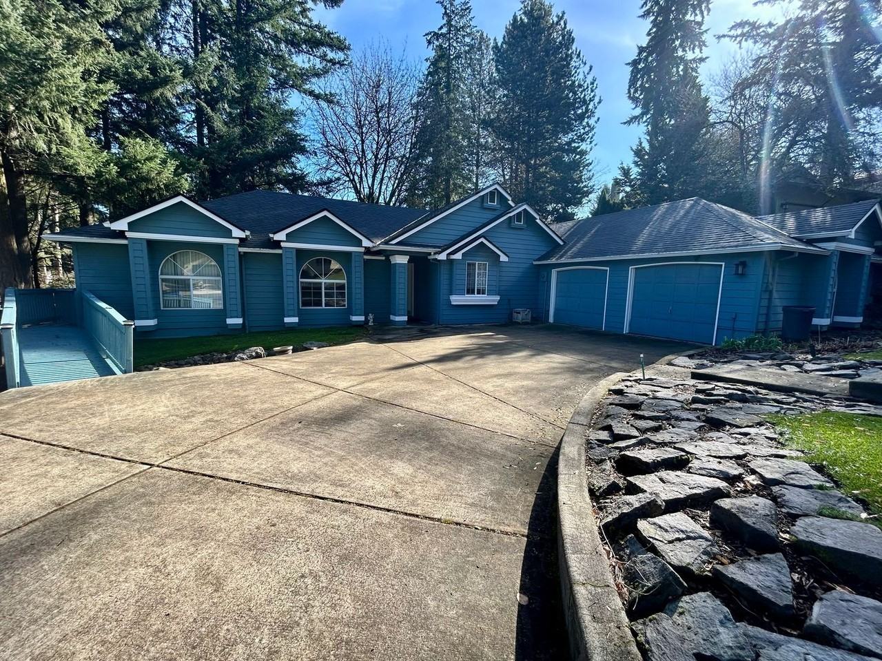 10511 Ne 37th Ave - Photo 2 of 23