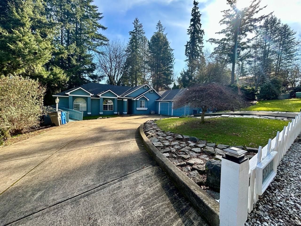 10511 Ne 37th Ave - Photo 3 of 23