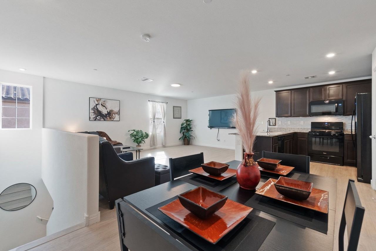 4462 Pineham Ct - Photo 3 of 25