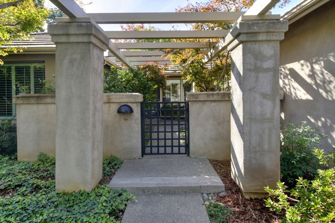 11243 Crocker Grove Ln - Photo 3 of 44