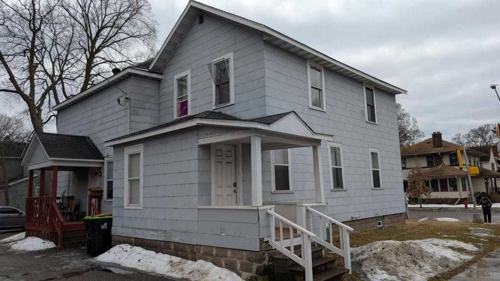 1203 S Farwell St - Photo 2 of 13