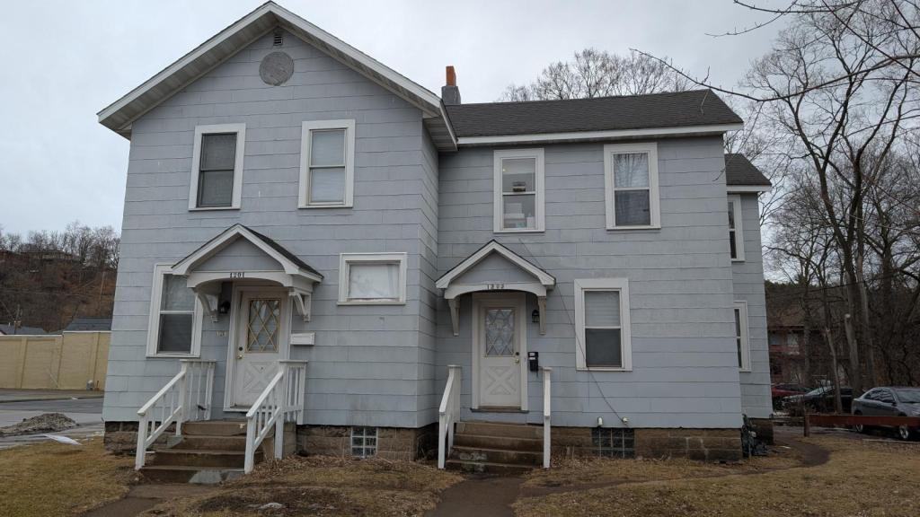 1203 S Farwell St - Photo 3 of 13