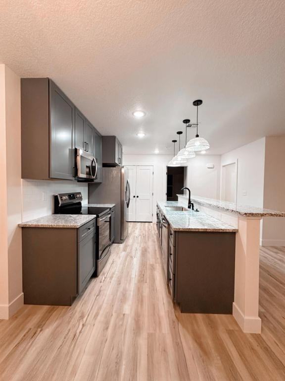 306 N Roney St - Photo 2 of 13