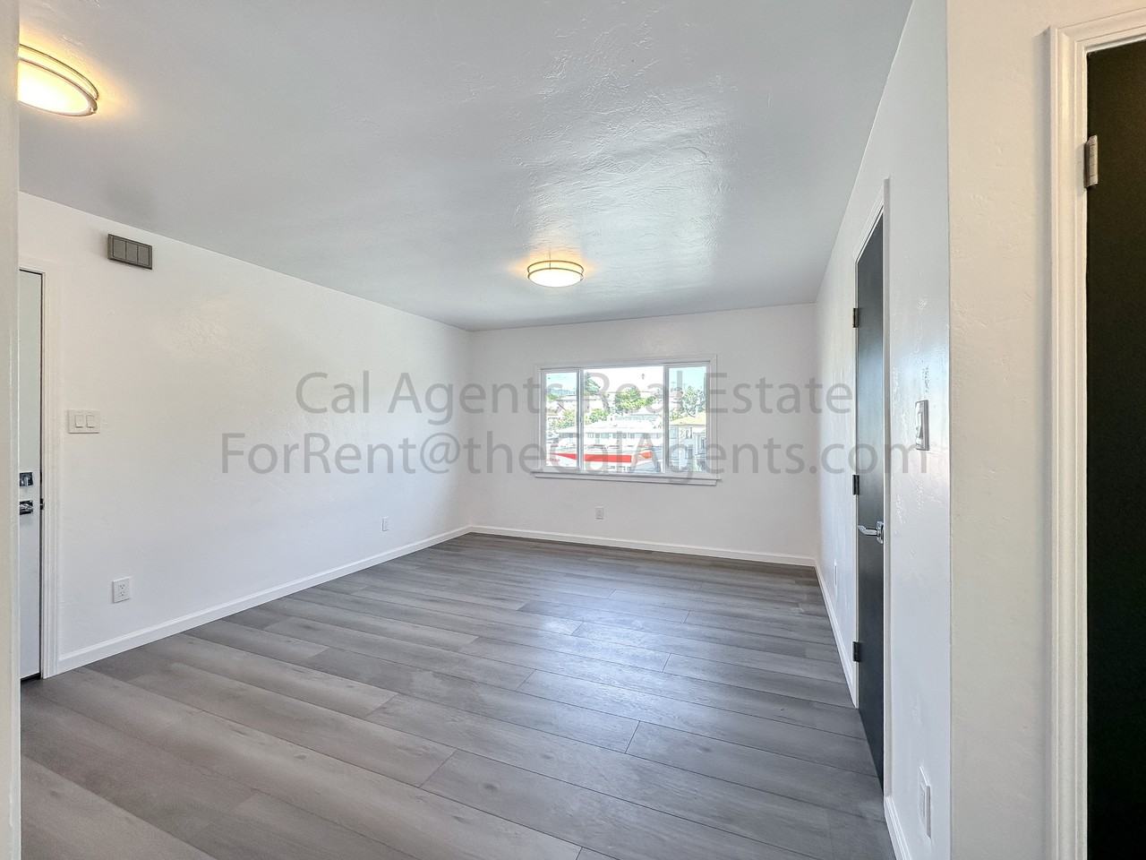 3111 Beaumont Ave - Photo 3 of 10