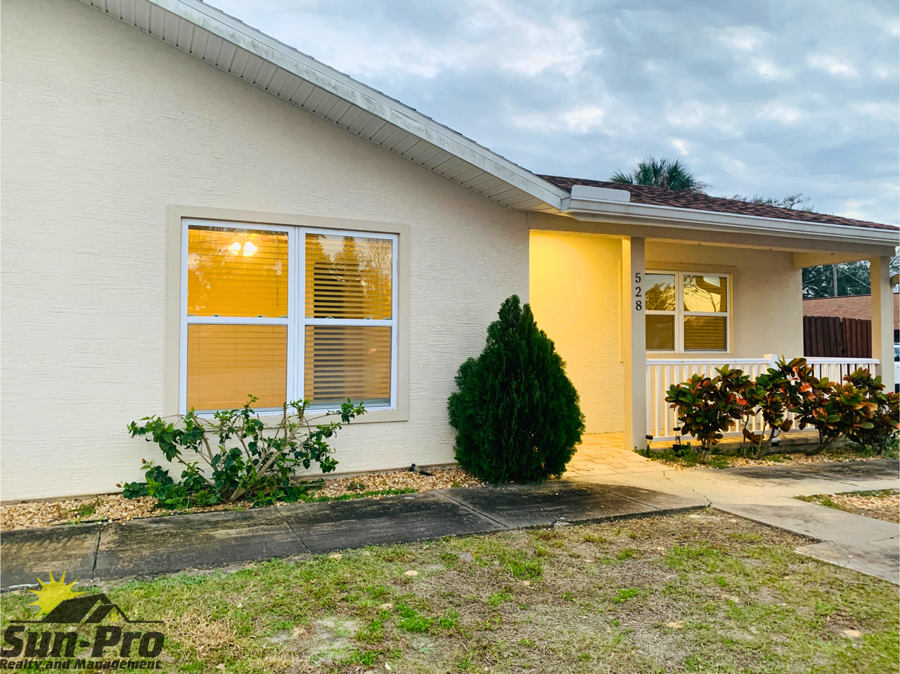 528 Taylor Rd - Photo 3 of 17