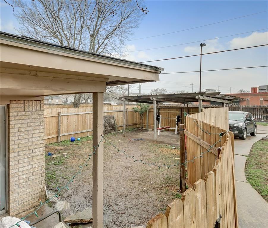 703 Wellesley Ct #A - Photo 4 of 16