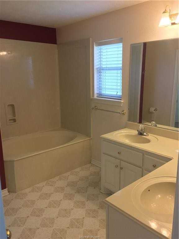 102 Marta St - Photo 3 of 11