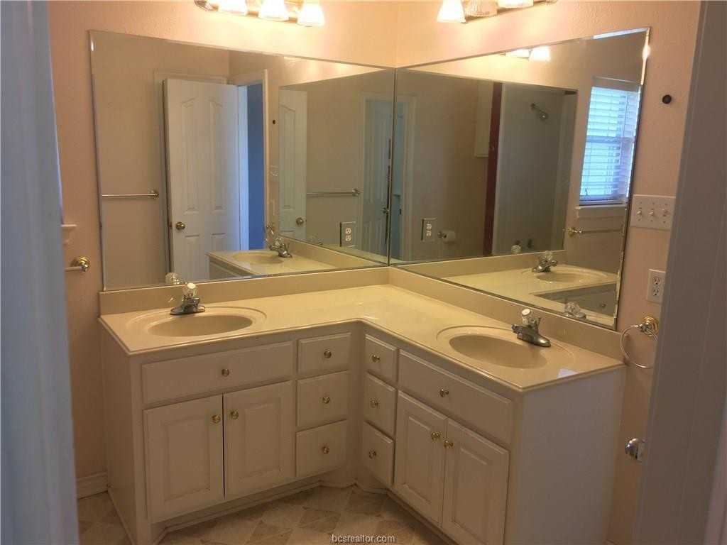102 Marta St - Photo 2 of 11
