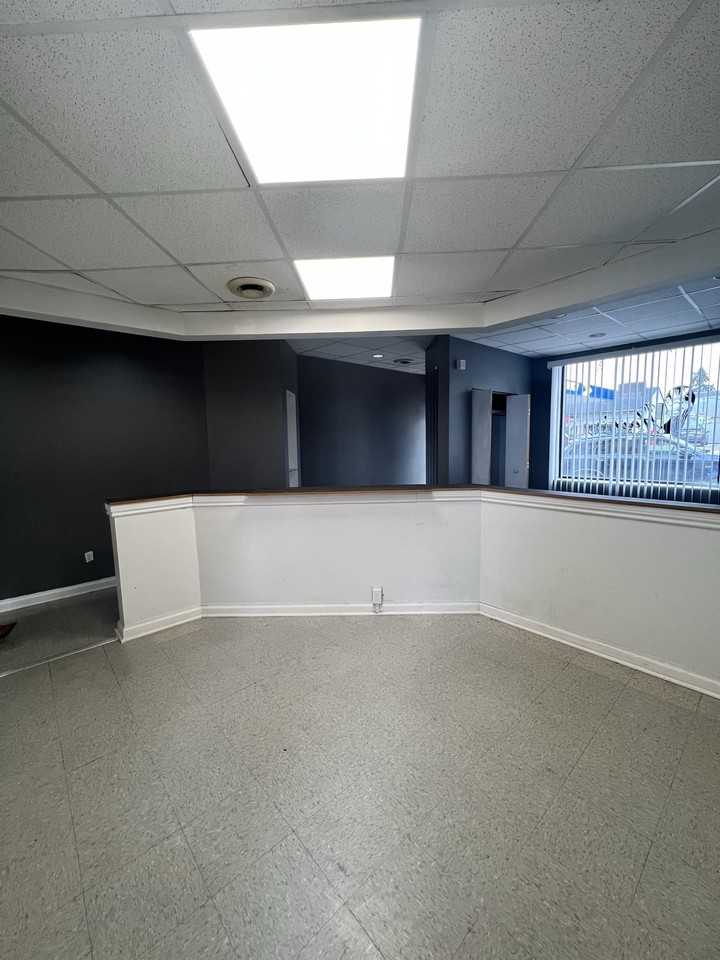 442 Brownsville Rd - Photo 6 of 14