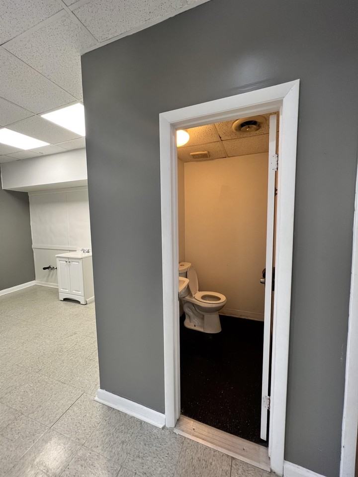 442 Brownsville Rd - Photo 3 of 14