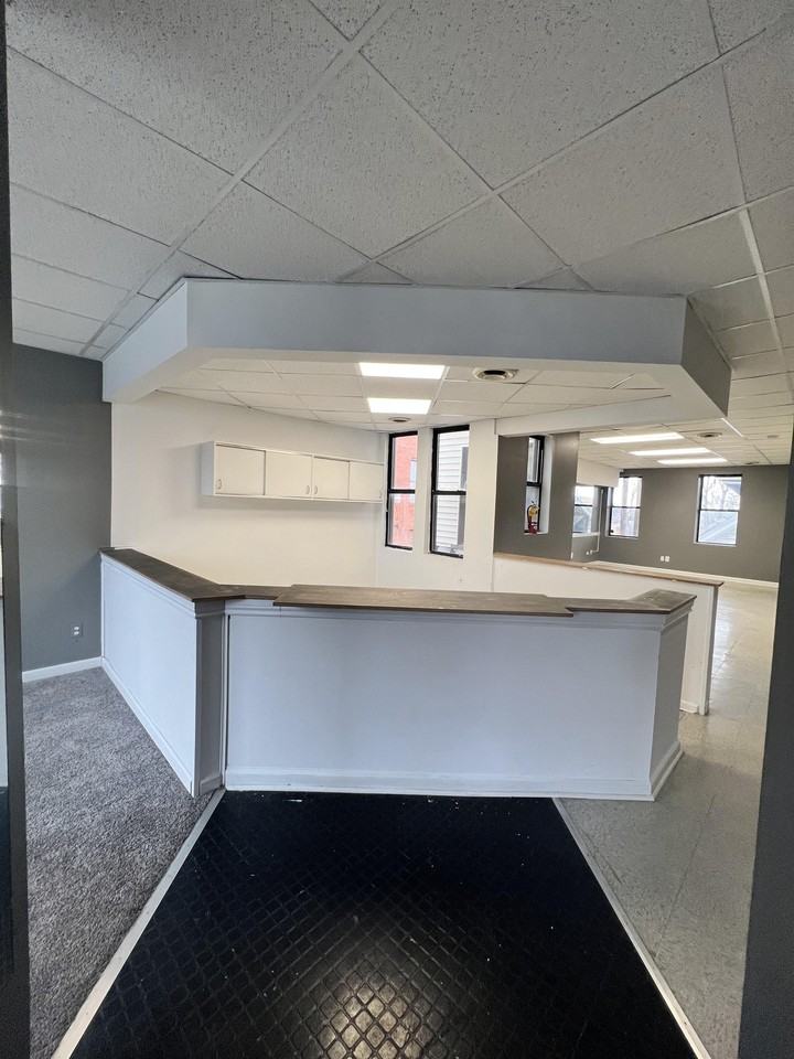 442 Brownsville Rd - Photo 2 of 14