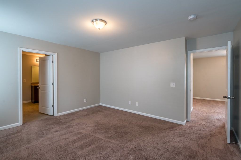 245 Bender Street - Photo 6 of 39