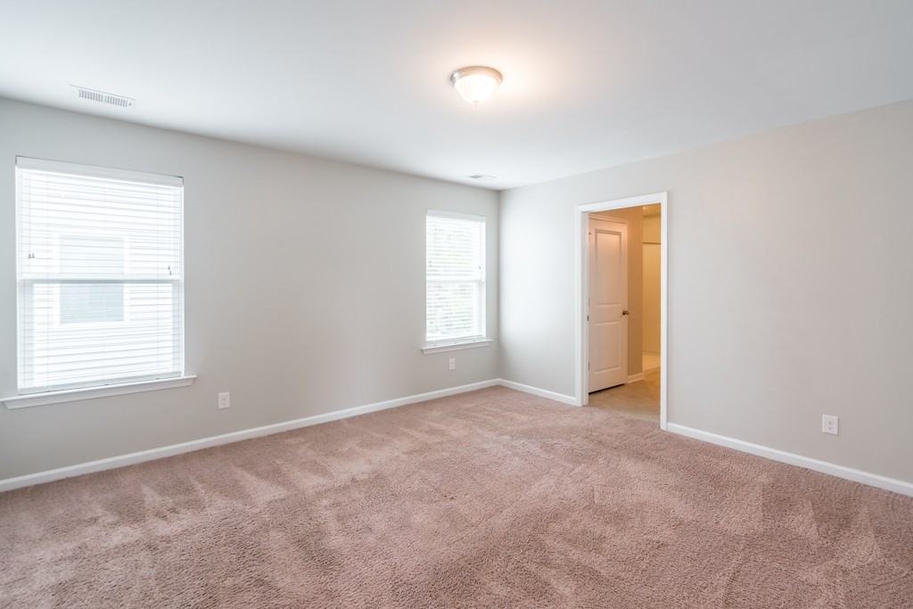 245 Bender Street - Photo 5 of 39