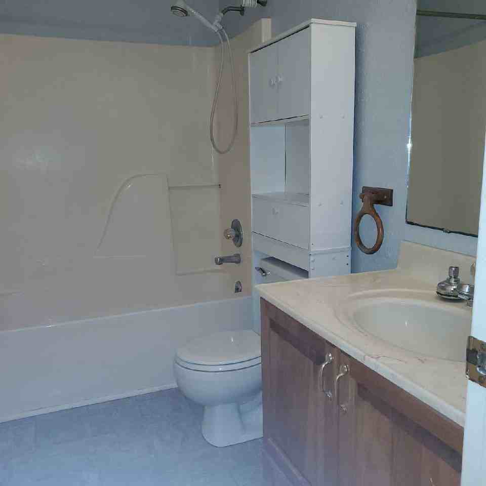 115 Southeast #B - Photo 6 of 16