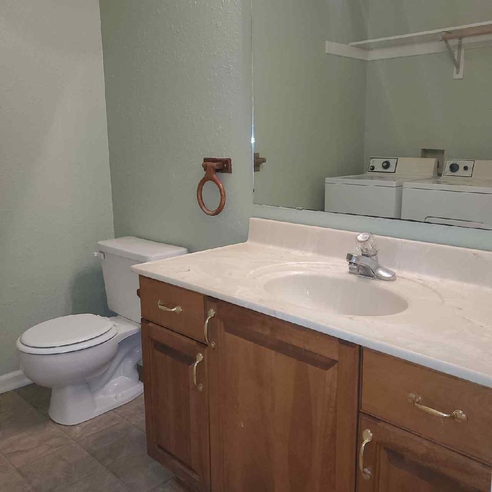 115 Southeast #B - Photo 4 of 16