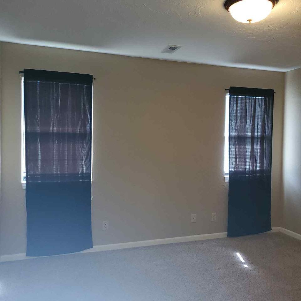 115 Southeast #B - Photo 7 of 16