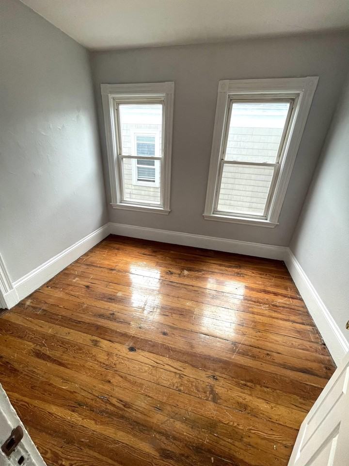 7 Greenmount St #3 - Photo 4 of 6