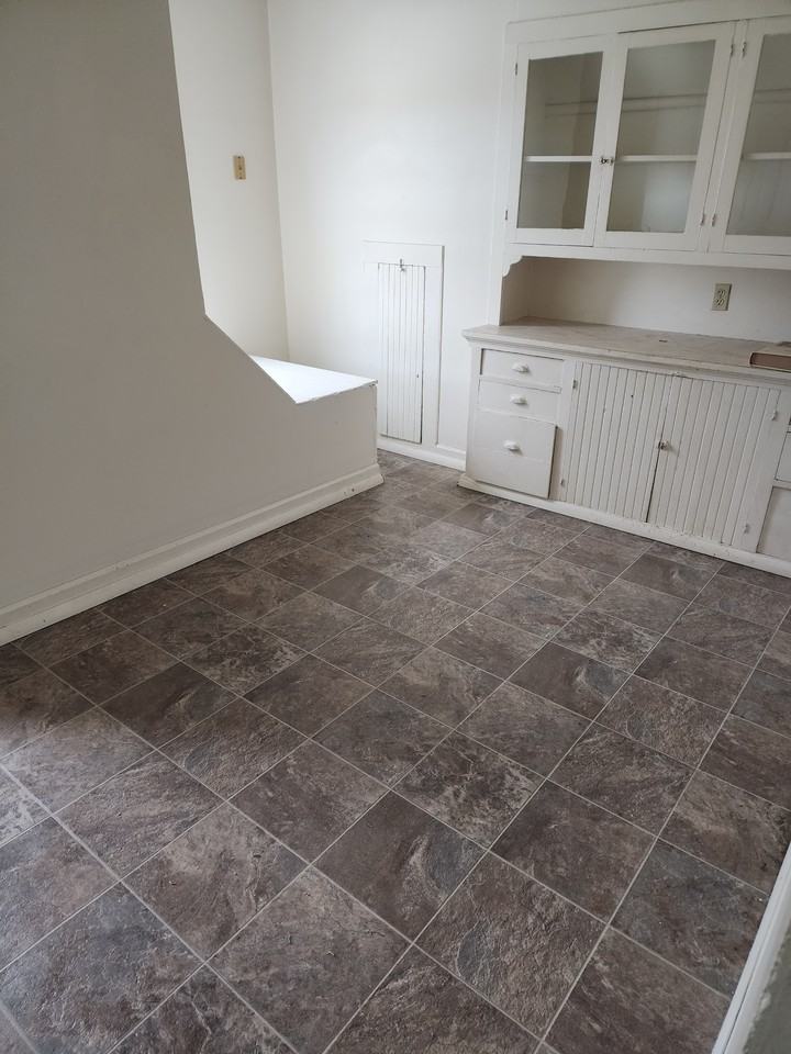 1030 23rd St #2 - Photo 4 of 14