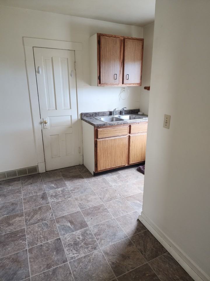 1030 23rd St #2 - Photo 5 of 14
