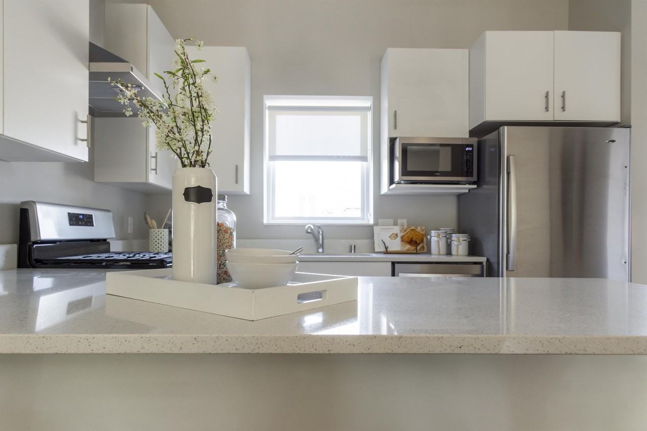 207 24th Ave Ne #4 - Photo 2 of 50