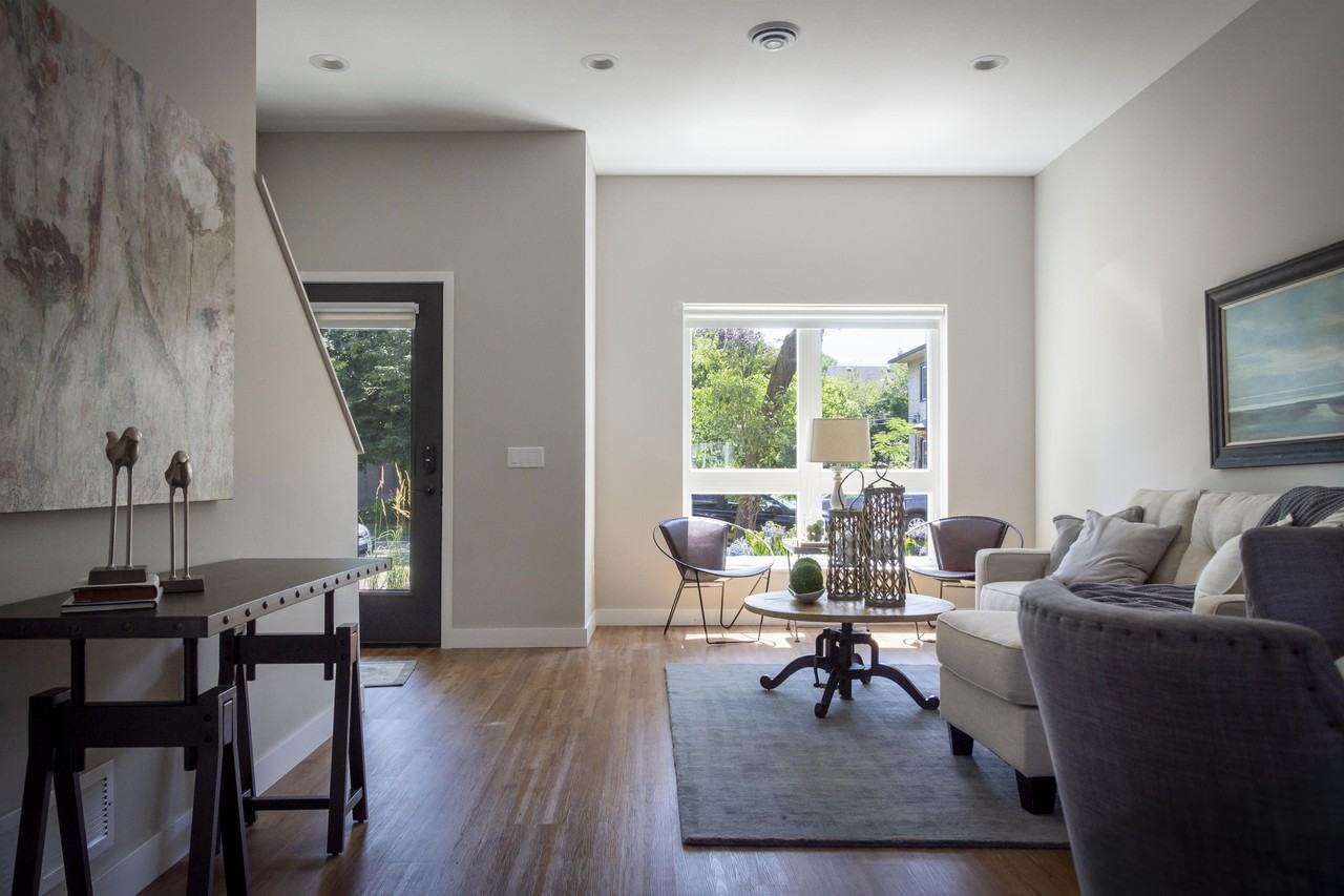 207 24th Ave Ne #4 - Photo 5 of 50