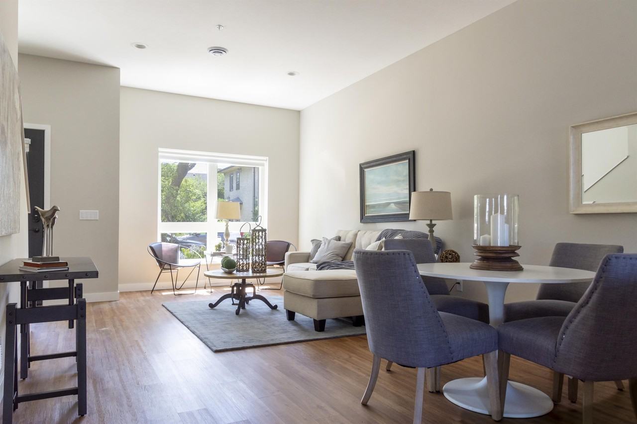 207 24th Ave Ne #4 - Photo 3 of 50