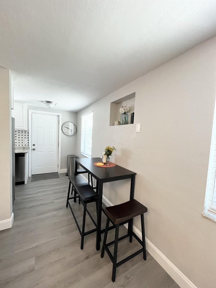 607 Lyndhurst St #607 - Photo 3 of 26