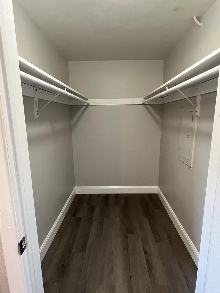 607 Lyndhurst St #607 - Photo 3 of 26