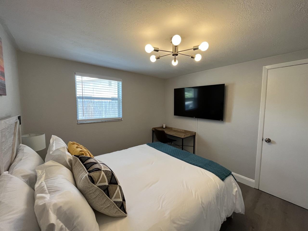 607 Lyndhurst St #607 - Photo 6 of 26