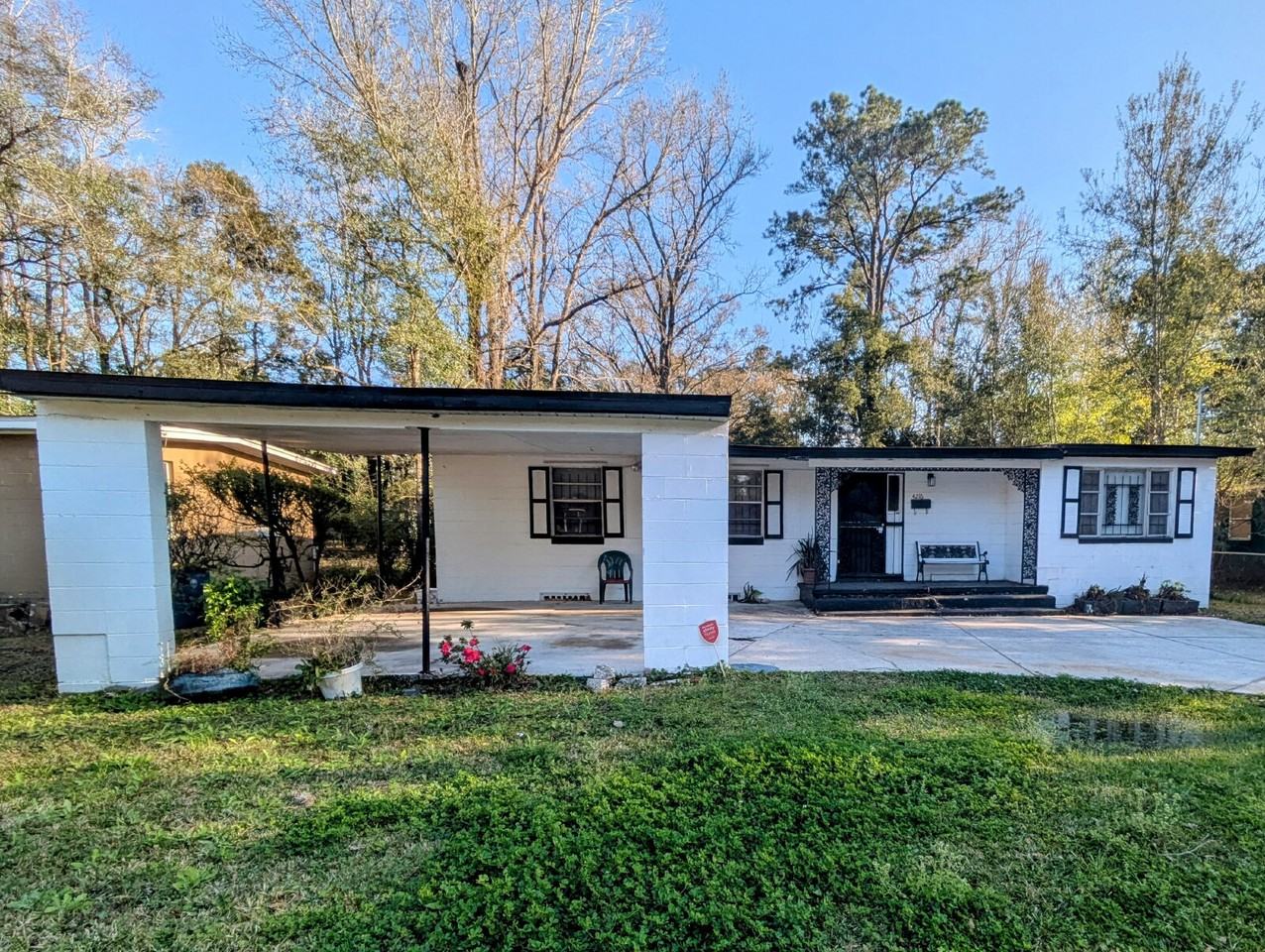 4216 Lockhart Dr N - Photo 2 of 26