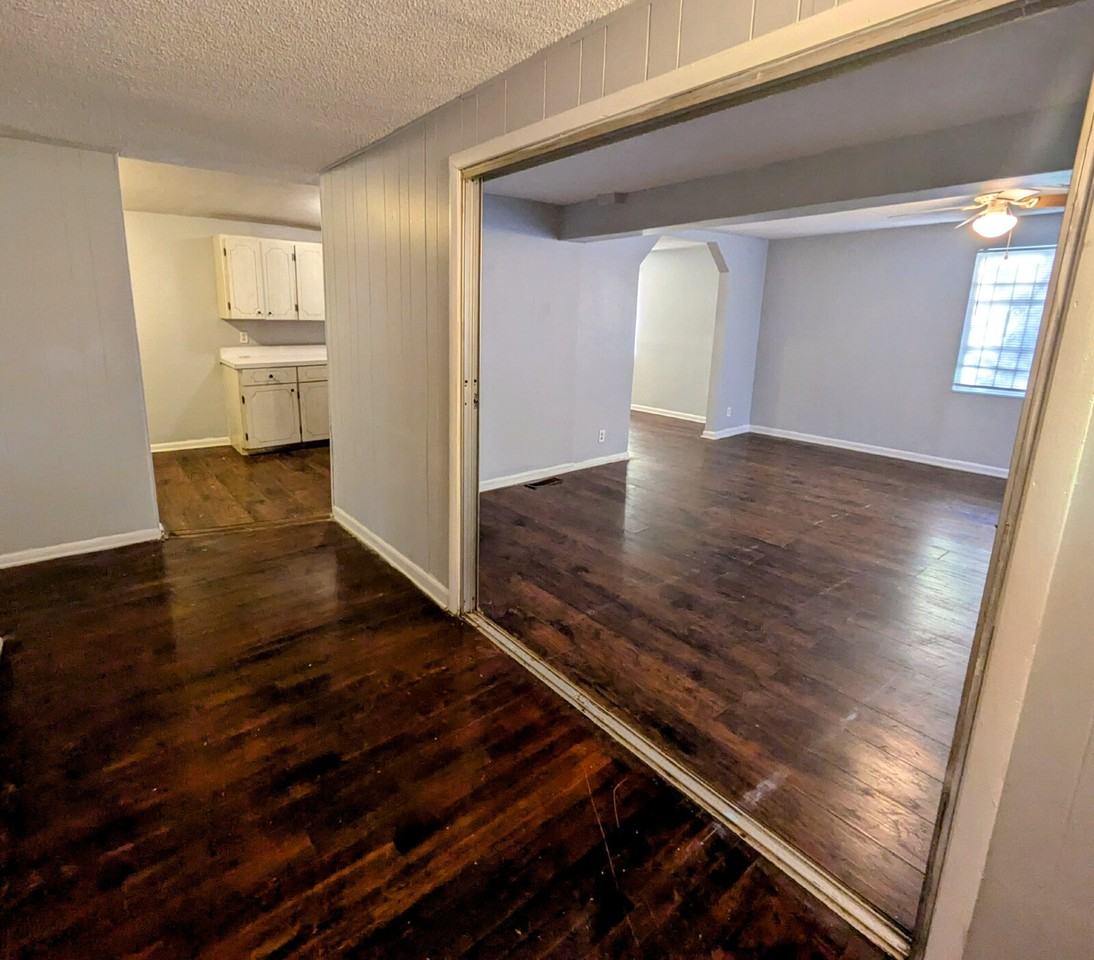 4216 Lockhart Dr N - Photo 3 of 26