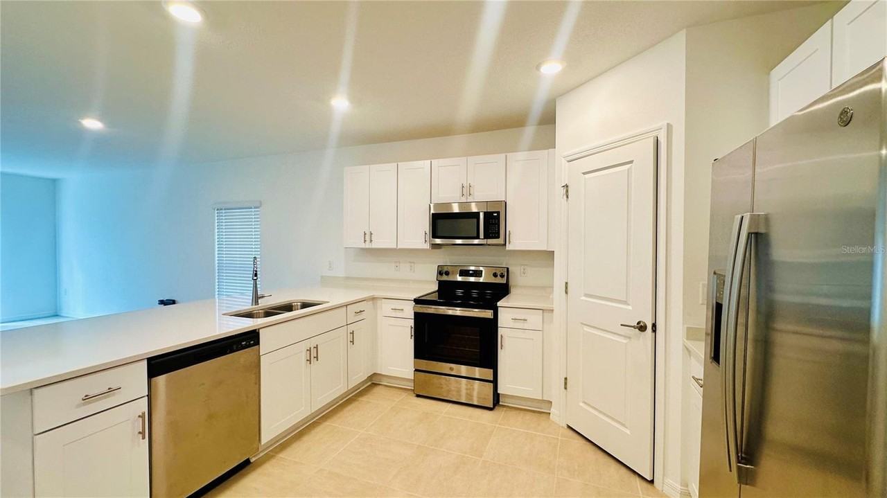 2627 Fernleaf St - Photo 3 of 25