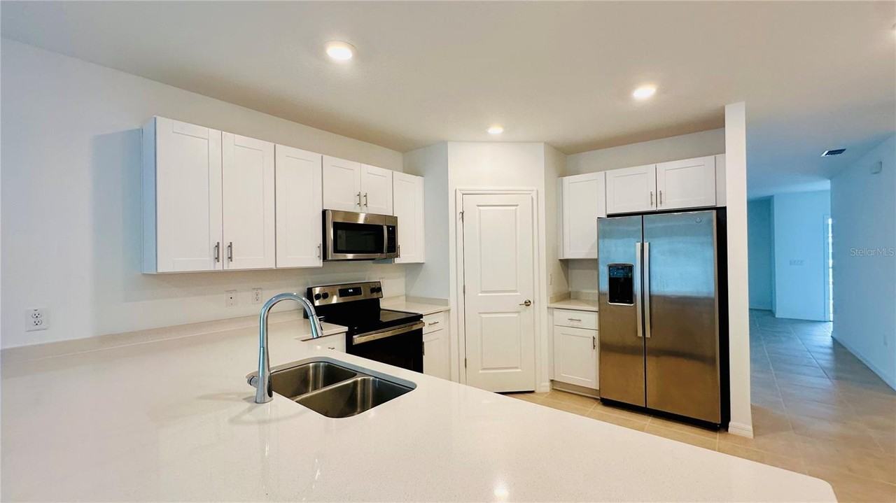 2627 Fernleaf St - Photo 4 of 25