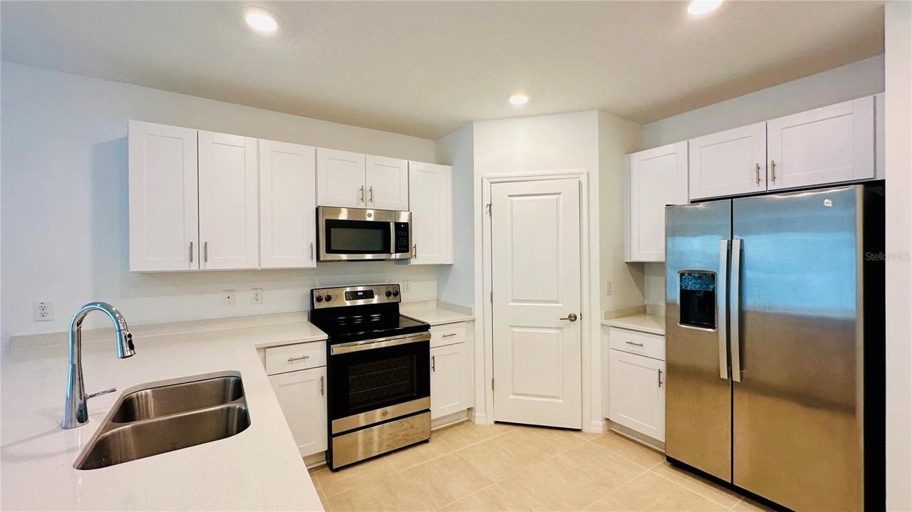 2627 Fernleaf St - Photo 5 of 25