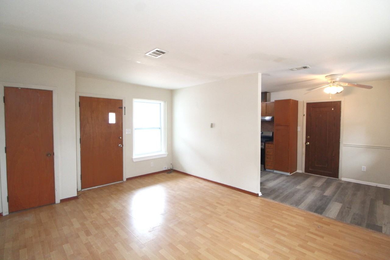 4512 Chantilly Way - Photo 3 of 17