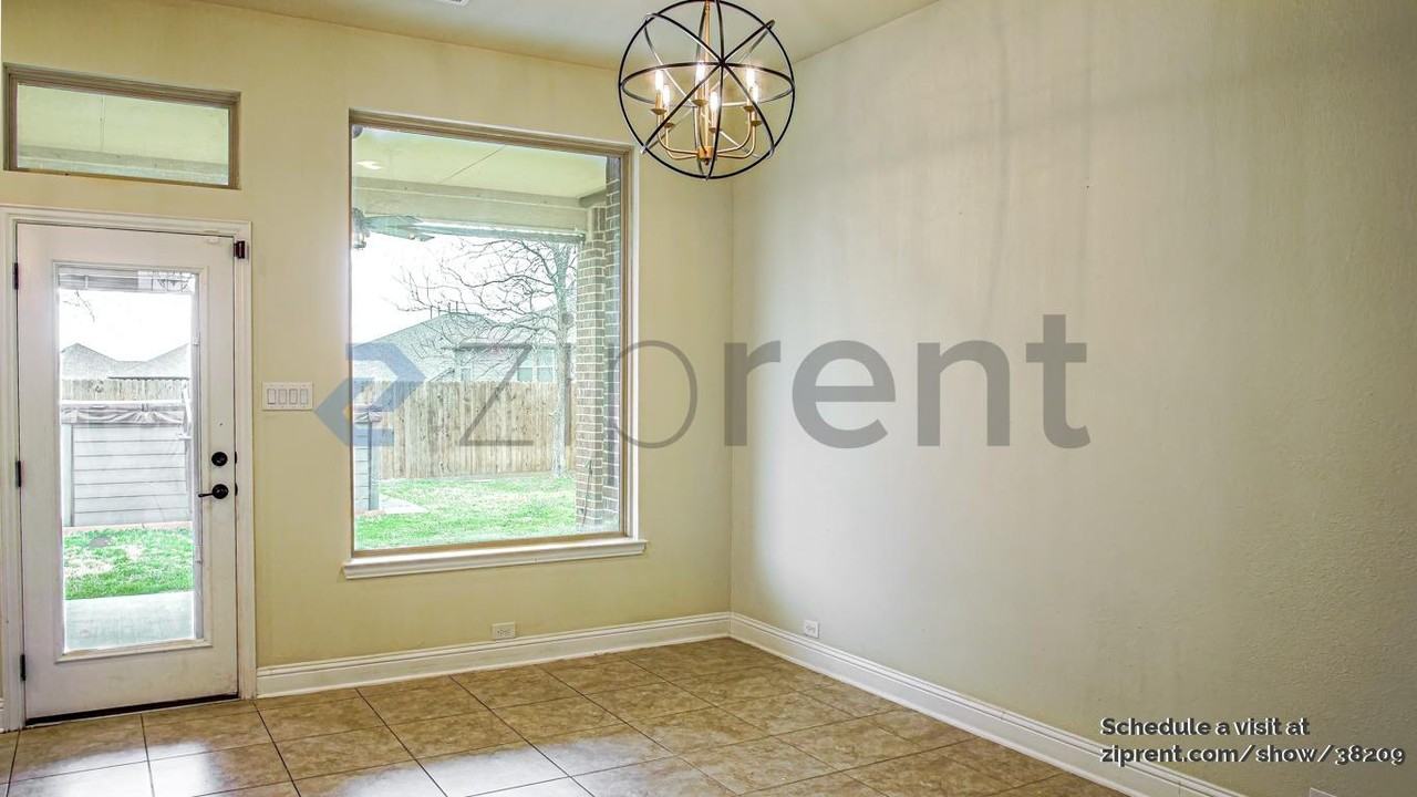 1000 Lancaster Dr - Photo 6 of 27