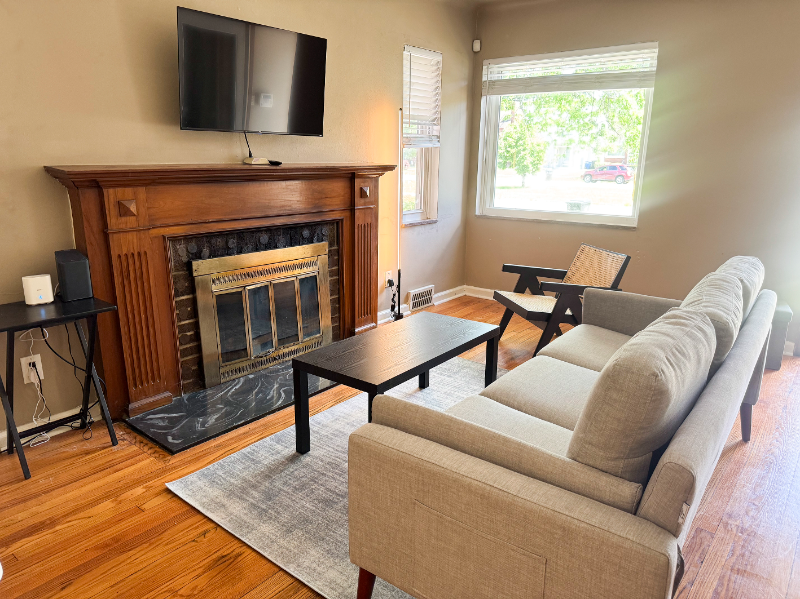 16927 Chandler Park Dr - Photo 4 of 12