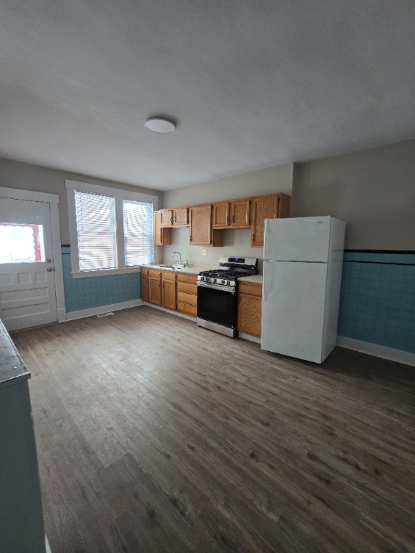 1081 Priestley Ave - Photo 2 of 15
