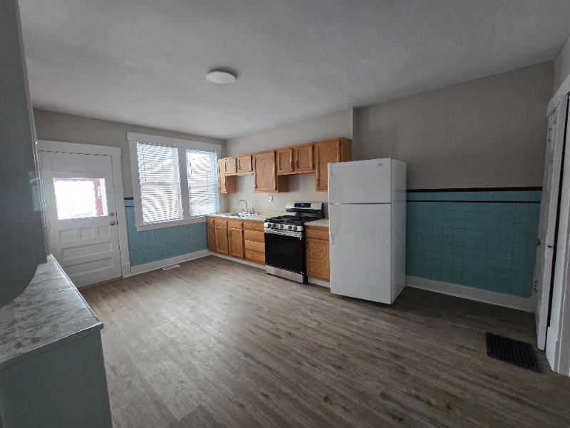 1081 Priestley Ave - Photo 3 of 15