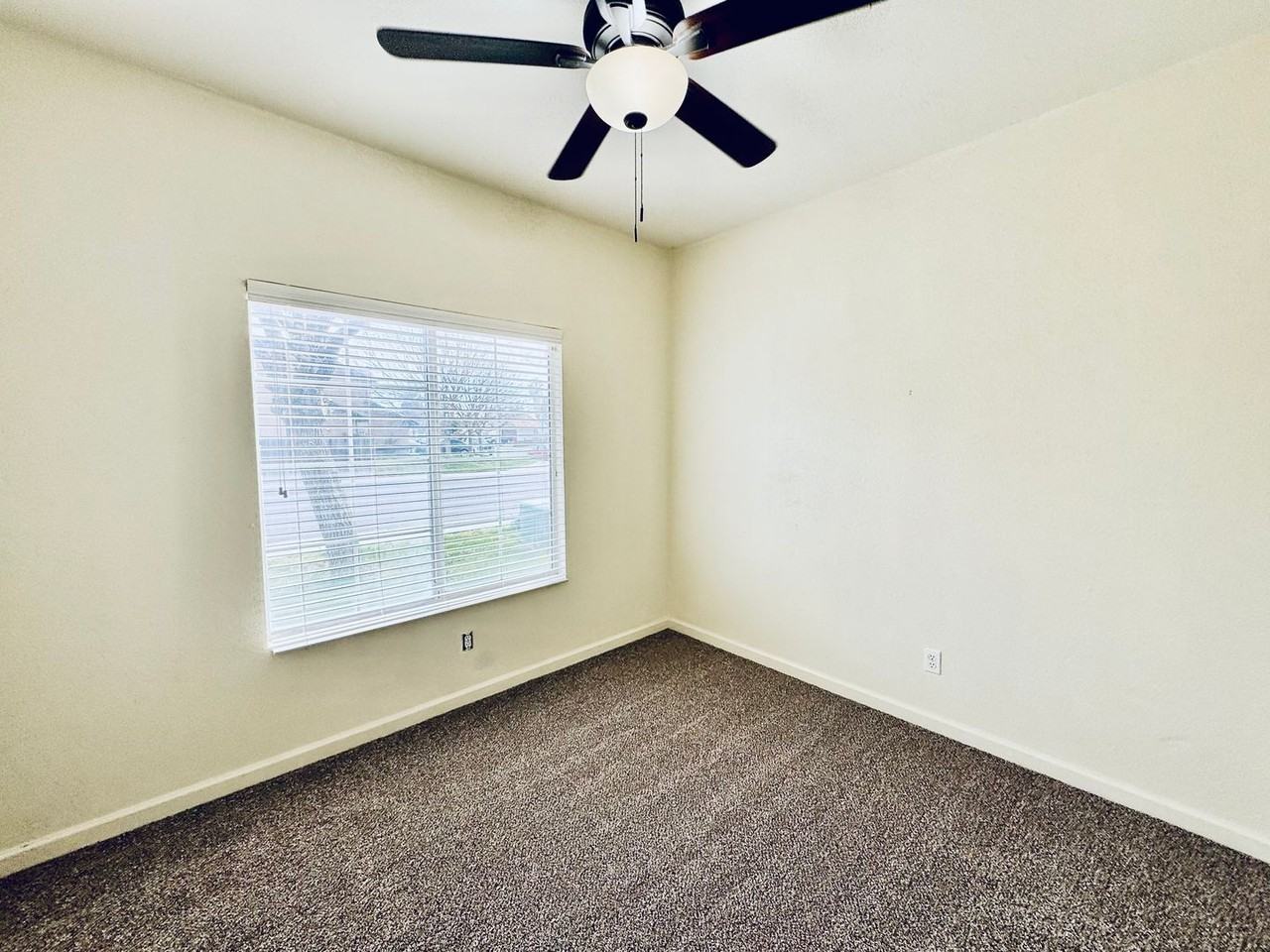 1756 San Ramon Ln - Photo 5 of 11