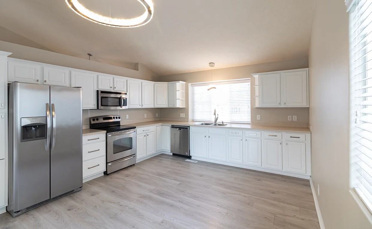 1008 S 27th St #NA - Photo 2 of 10