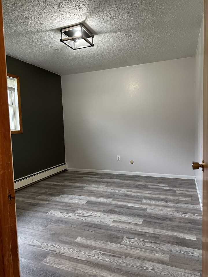 344 1/2 2nd Ave Sw #NA - Photo 7 of 8