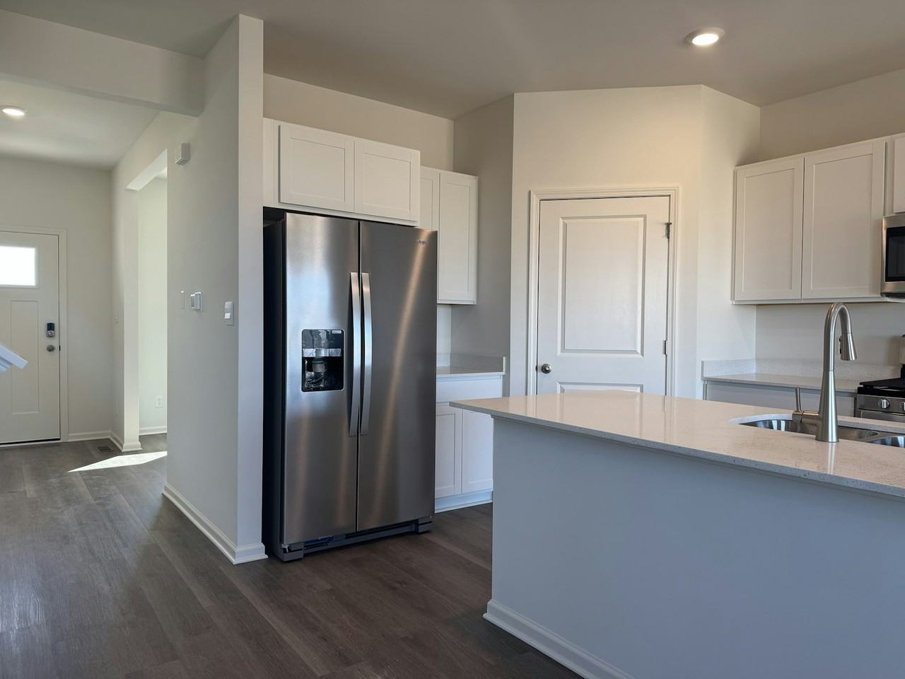 7618 West 103rd Street - Photo 6 of 37