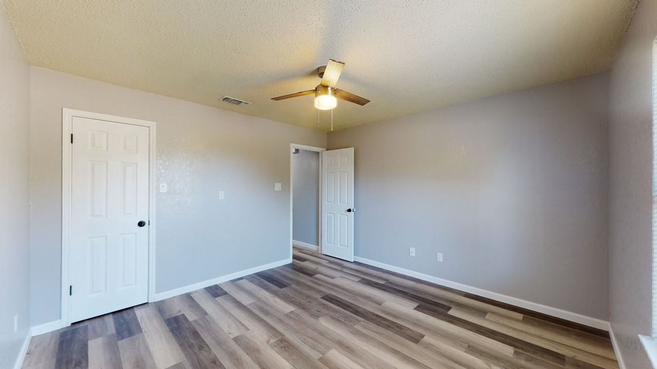 209 W Dove Ln #B - Photo 4 of 13