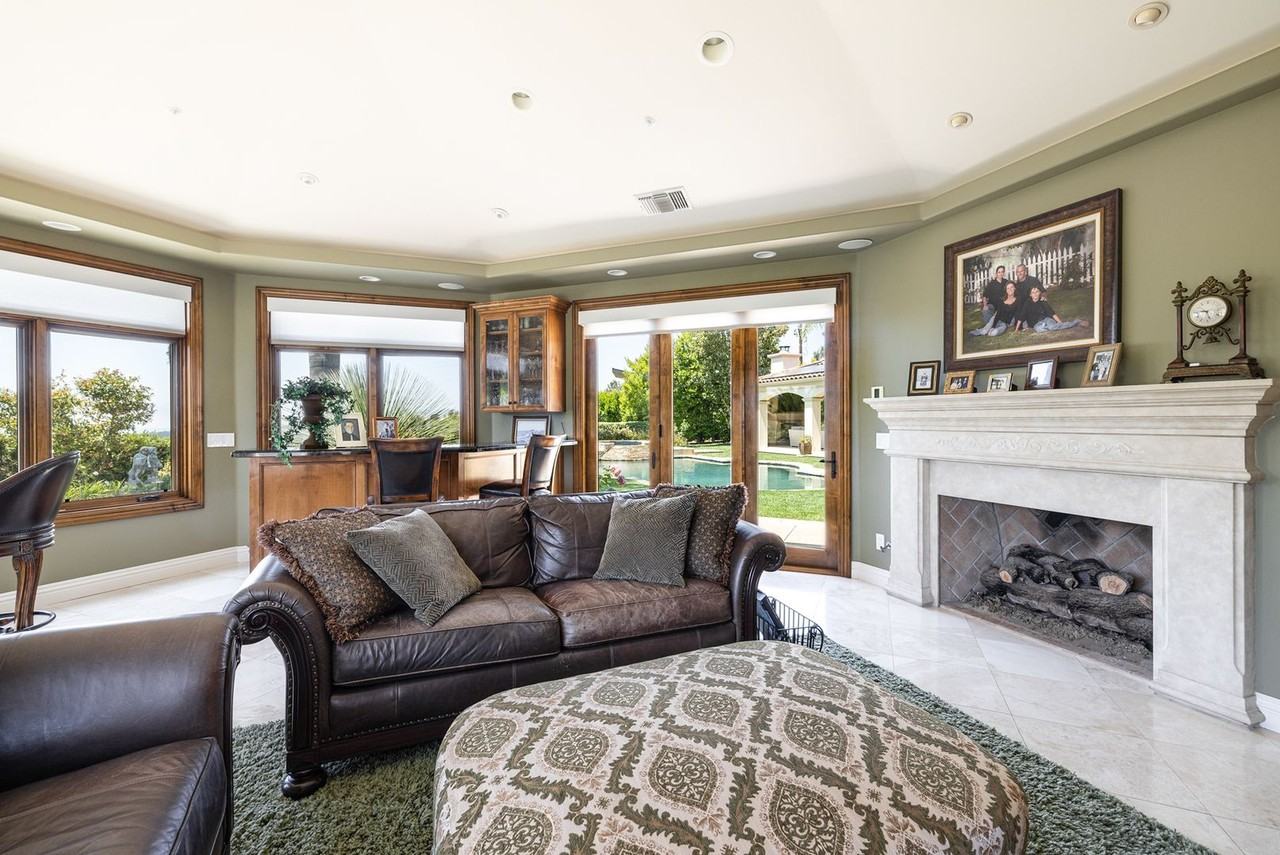 20 Via Terrasol - Photo 2 of 47