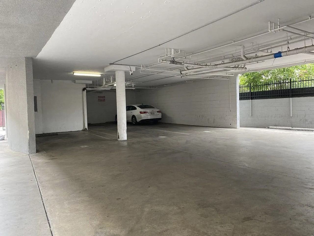 2 Bedroom Apartments in Van Nuys - Photo 3 of 9