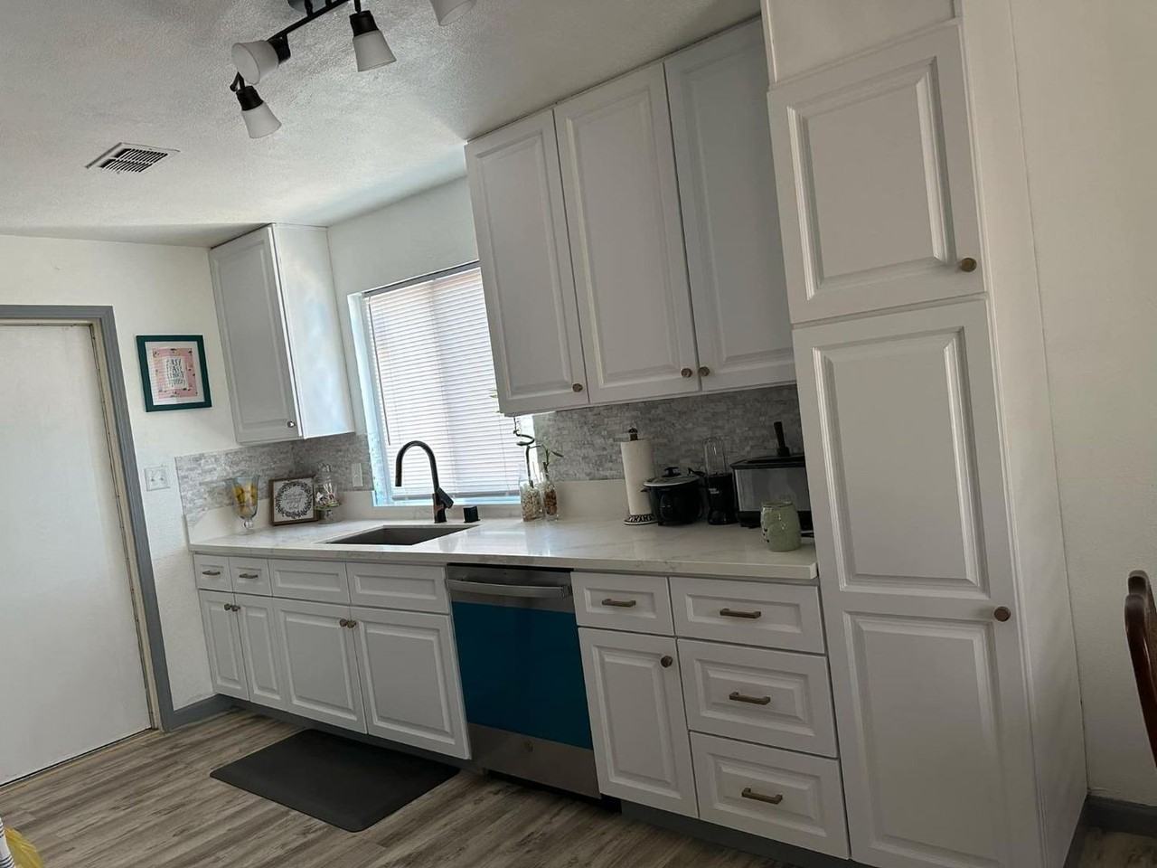 5816 Hazel Ave - Photo 3 of 20