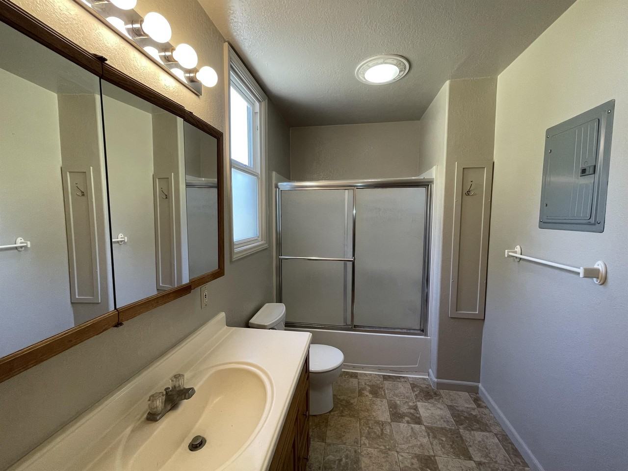 1134 Magnolia Ave. (G) - Photo 7 of 14