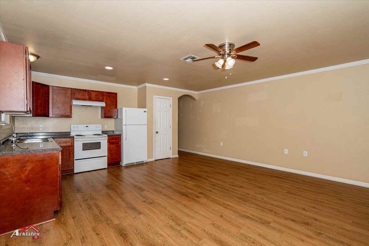 1231 Crofton Unit A - Photo 2 of 24